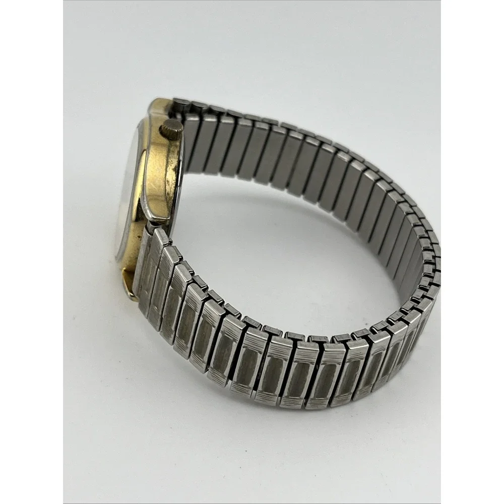 Cherokee Watch Men 32mm Gold Case Silver Stretch Band- New‎ Battery